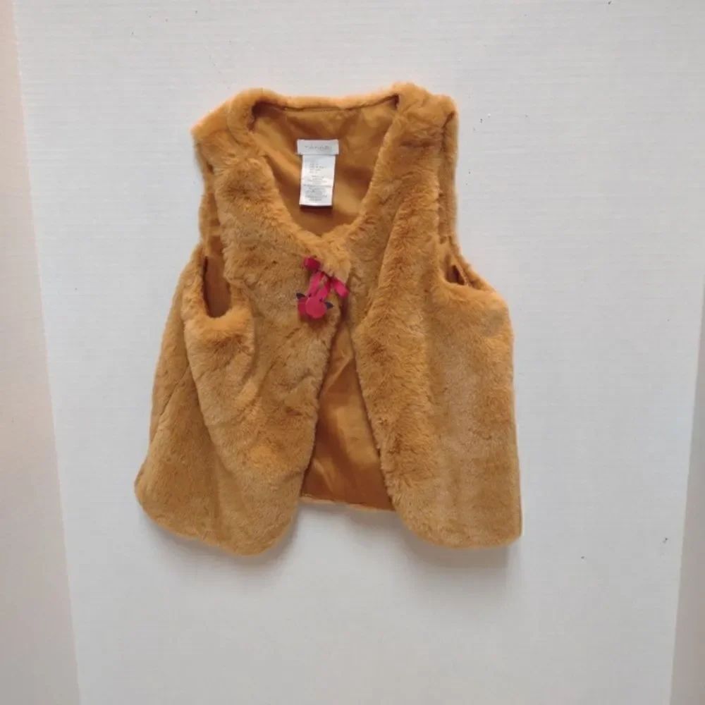 👍Tahari Fur vest size 5. K1